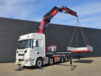Scania R590 V8 8x2 / HMF 9520 - JIB - WINCH / TRACTOR